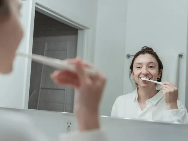 How To Remove Nicotine Stains From Teeth: Safe, Fast Methods That Work In 2026