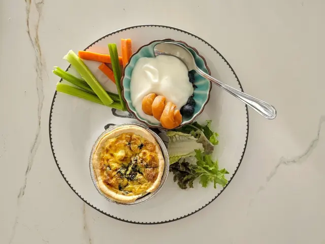 Low‑Carb, Low‑Calorie Snacks That Keep You Full — 2026 Guide To Smart, Satisfying Choices